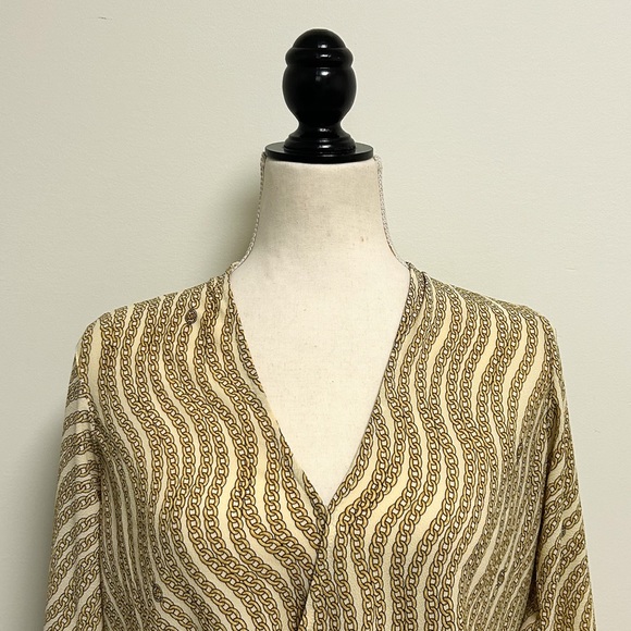 Michael Kors Ivory Gold Chain Print Surplice Hi Lo 3/4 Sleeve V Neck Top Small - Picture 2 of 9